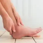 Cinq mythes à propos des pieds enflés