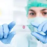 La biopsie d’une lésion au pied